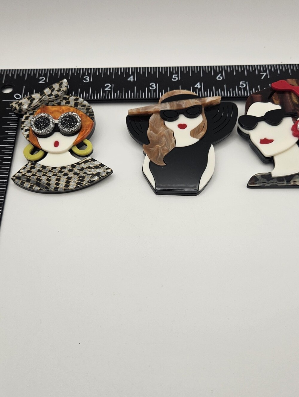3 Acrylic Lady Face Brooch Pin Set Resin Mod Rockabilly Retro Lot - Picture 6 of 6